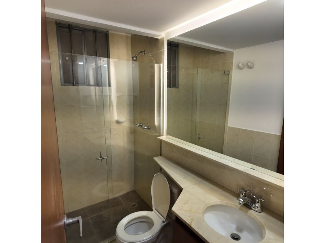 Apartamento de 2 alcobas en arriendo en Ciudad Salitre Occidental, Bogotá, 74 m² · foto 9 de 12