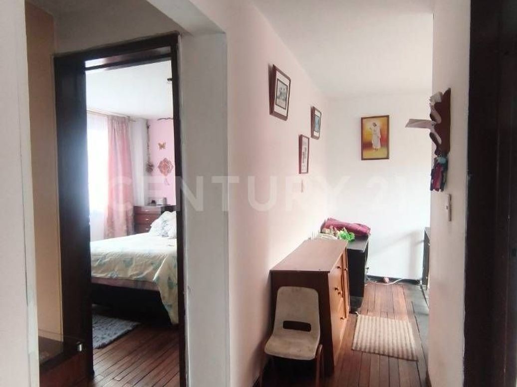 Casa de 6 alcobas en venta en Simón Bolívar, Bogotá, 168 m² · foto 2 de 9