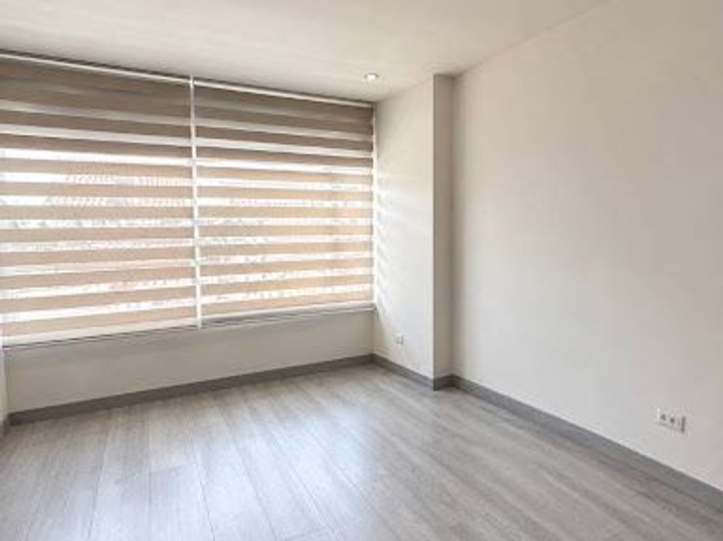 Apartamento de 2 alcobas en venta en Quinta Mutis, Bogotá, 60 m² · foto 2 de 14