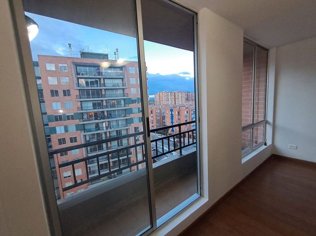 Apartamento de 2 alcobas en venta en Centro Engativa, Bogotá, 60 m² · foto 3 de 20