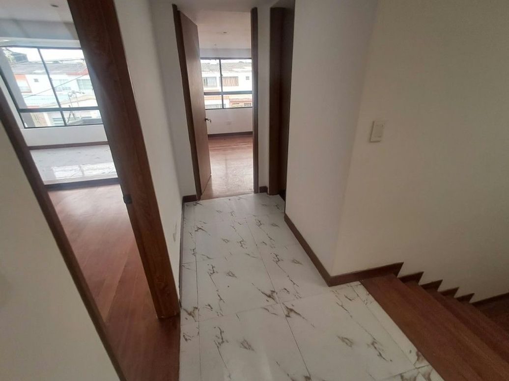 Casa de 4 alcobas en arriendo en Modelia Occidental, Bogotá, 350 m² · foto 4 de 20