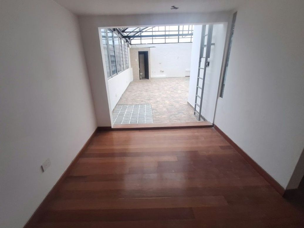 Casa de 4 alcobas en arriendo en Modelia Occidental, Bogotá, 350 m² · foto 5 de 20