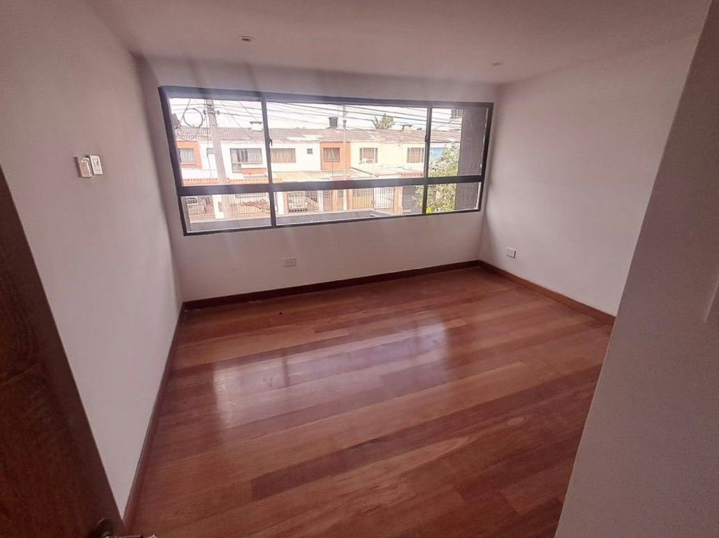 Casa de 4 alcobas en arriendo en Modelia Occidental, Bogotá, 350 m² · foto 6 de 20