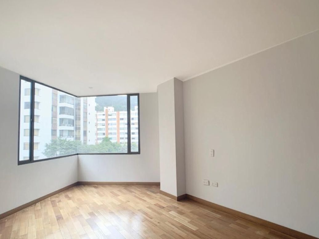 Apartamento de 3 alcobas en venta en Santa Barbara Central, Bogotá, 180 m² · foto 10 de 10