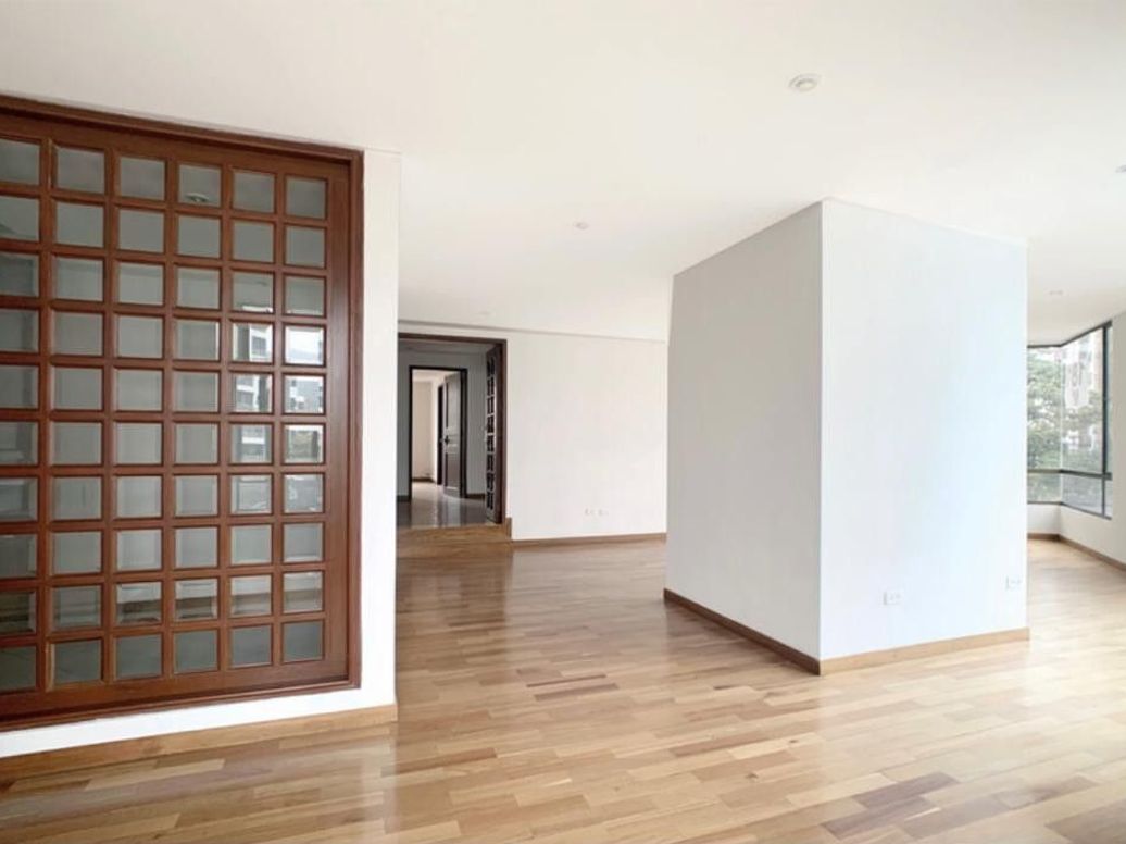 Apartamento de 3 alcobas en venta en Santa Barbara Central, Bogotá, 180 m² · foto 4 de 10