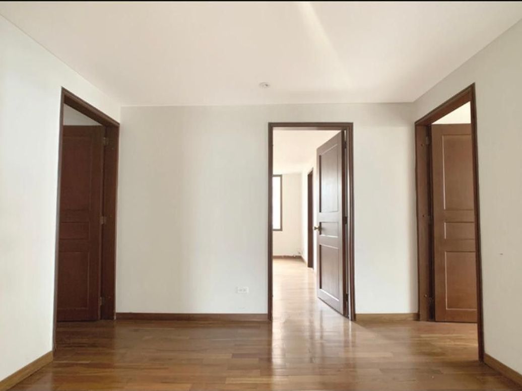 Apartamento de 3 alcobas en venta en Santa Barbara Central, Bogotá, 180 m² · foto 6 de 10