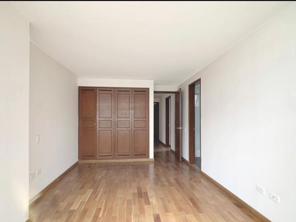 Apartamento de 3 alcobas en venta en Santa Barbara Central, Bogotá, 180 m² · foto 9 de 10