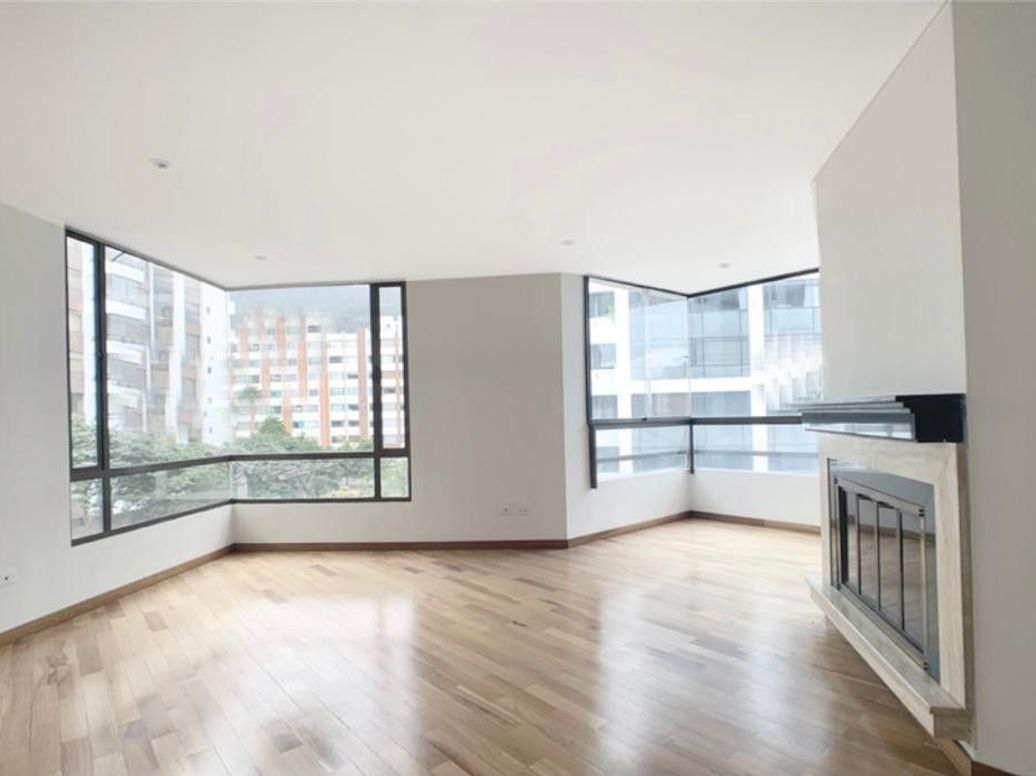 Apartamento de 3 alcobas en venta en Santa Barbara Central, Bogotá, 180 m² · foto 2 de 10