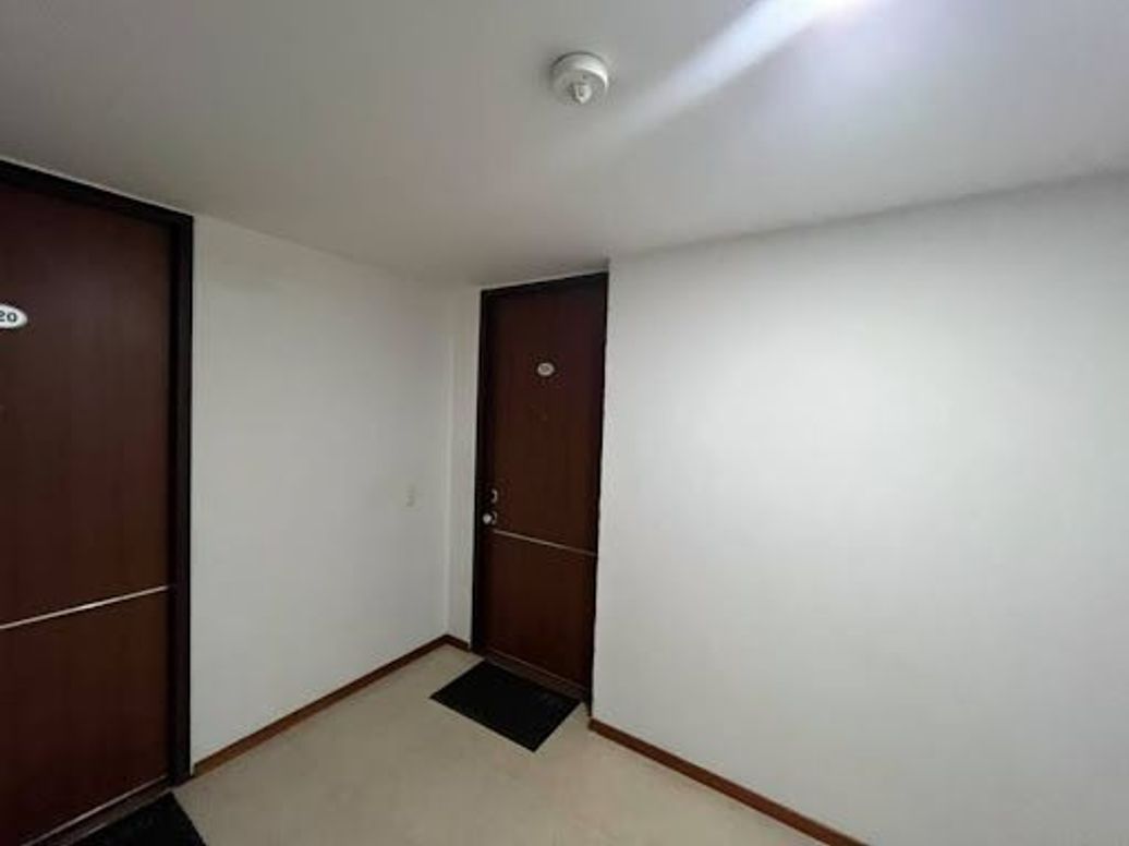 Apartamento de 3 alcobas en arriendo en Lagos De Cordoba, Bogotá, 199 m² · foto 6 de 13