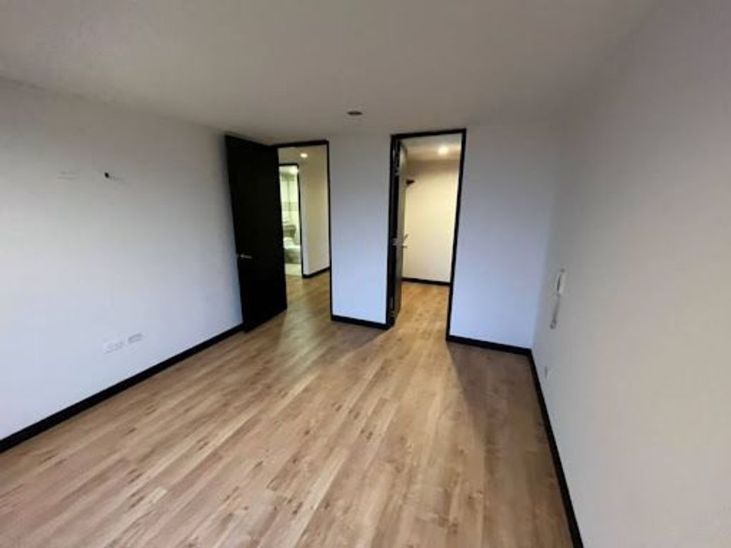 Apartamento de 3 alcobas en arriendo en Lagos De Cordoba, Bogotá, 199 m² · foto 5 de 13