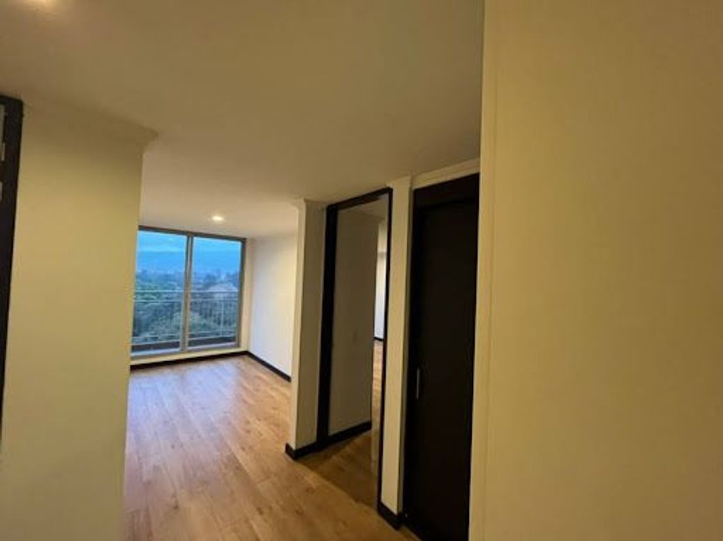 Apartamento de 3 alcobas en arriendo en Lagos De Cordoba, Bogotá, 199 m² · foto 4 de 13