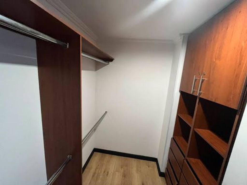 Apartamento de 3 alcobas en arriendo en Lagos De Cordoba, Bogotá, 199 m² · foto 7 de 13