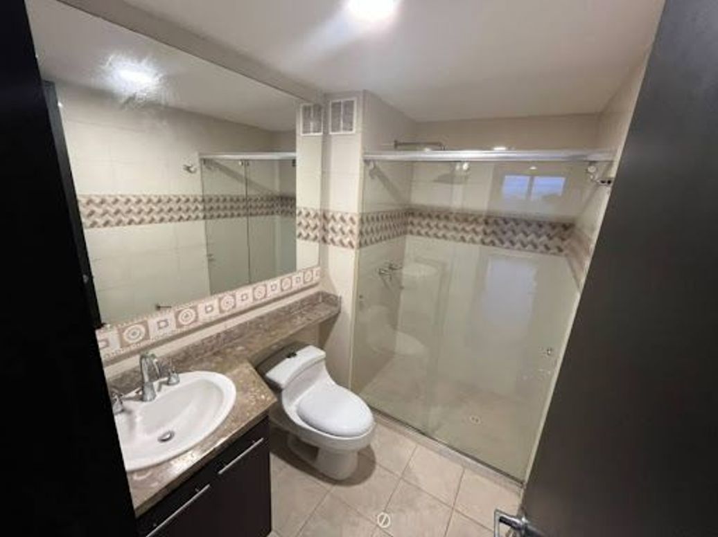 Apartamento de 3 alcobas en arriendo en Lagos De Cordoba, Bogotá, 199 m² · foto 9 de 13