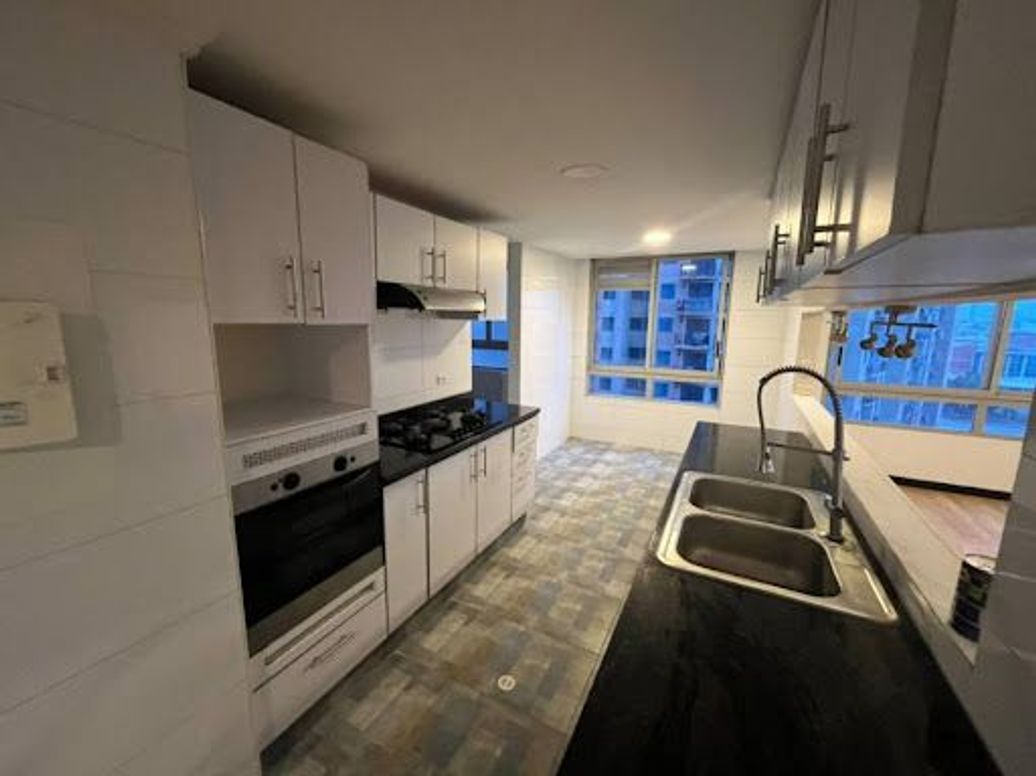 Apartamento de 3 alcobas en arriendo en Lagos De Cordoba, Bogotá, 199 m² · foto 11 de 13