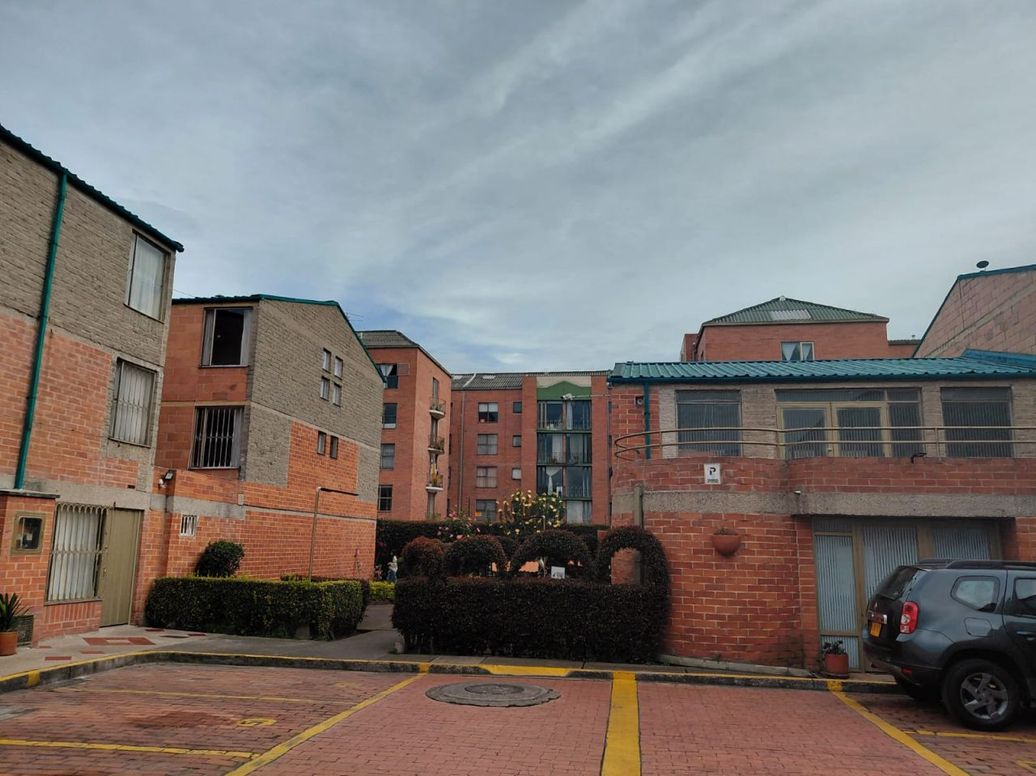 Casa de 4 alcobas en venta en Verbenal, Bogotá, 78 m² · foto 2 de 2