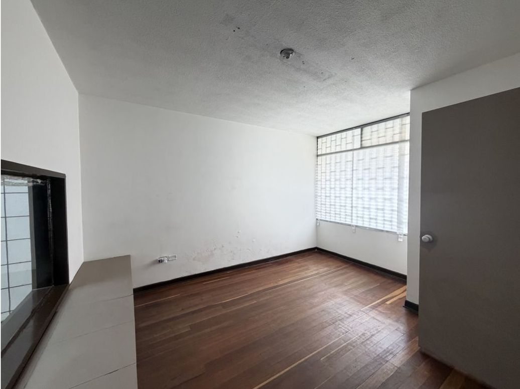 Casa de 11 alcobas en venta en Lago Gaitan, Bogotá, 390 m² · foto 15 de 20