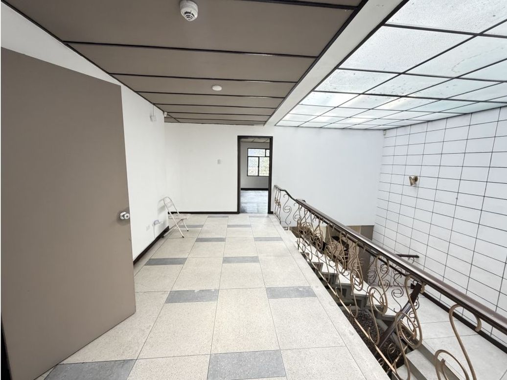 Casa de 11 alcobas en venta en Lago Gaitan, Bogotá, 390 m² · foto 18 de 20