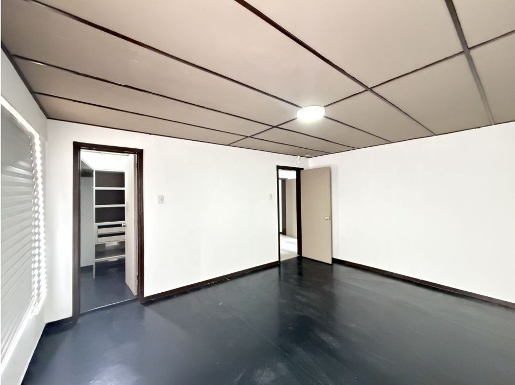 Casa de 11 alcobas en venta en Lago Gaitan, Bogotá, 390 m² · foto 19 de 20