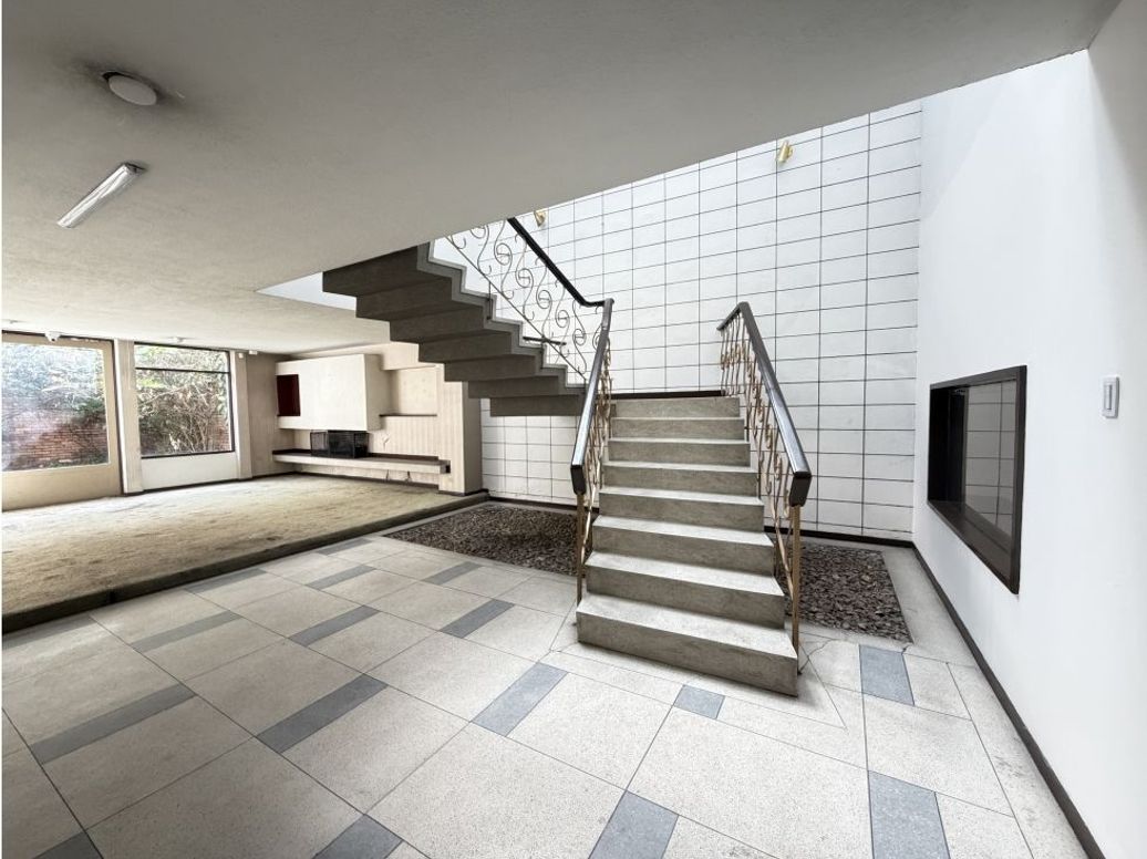 Casa de 11 alcobas en venta en Lago Gaitan, Bogotá, 390 m² · foto 3 de 20