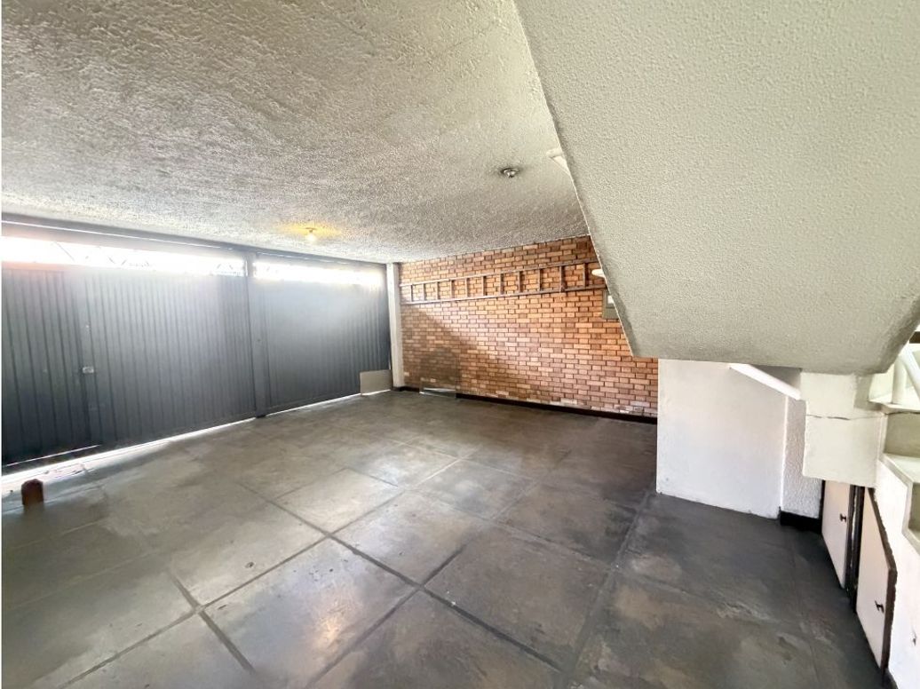 Casa de 11 alcobas en venta en Lago Gaitan, Bogotá, 390 m² · foto 5 de 20