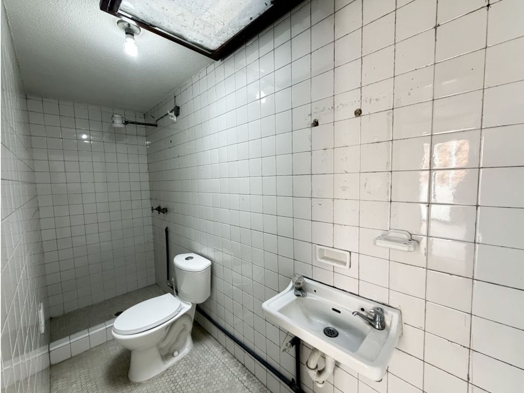 Casa de 11 alcobas en venta en Lago Gaitan, Bogotá, 390 m² · foto 13 de 20