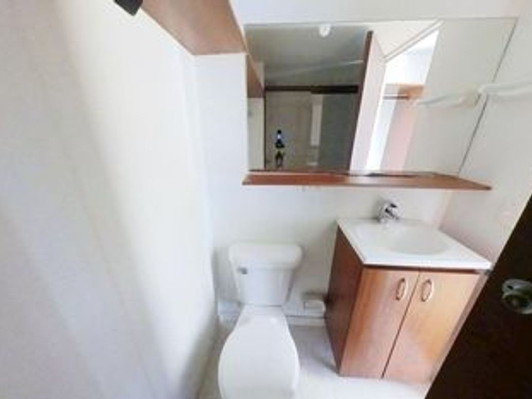 Apartamento de 2 alcobas en venta en Club De Los Lagartos, Bogotá, 66 m² · foto 12 de 13