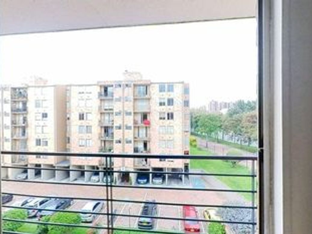Apartamento de 2 alcobas en venta en Club De Los Lagartos, Bogotá, 66 m² · foto 3 de 13