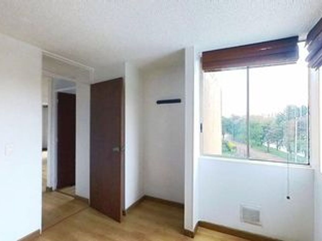 Apartamento de 2 alcobas en venta en Club De Los Lagartos, Bogotá, 66 m² · foto 8 de 13