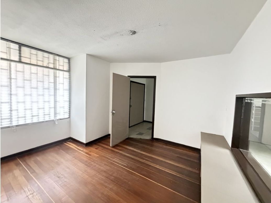 Casa de 11 alcobas en arriendo en Lago Gaitan, Bogotá, 390 m² · foto 2 de 20