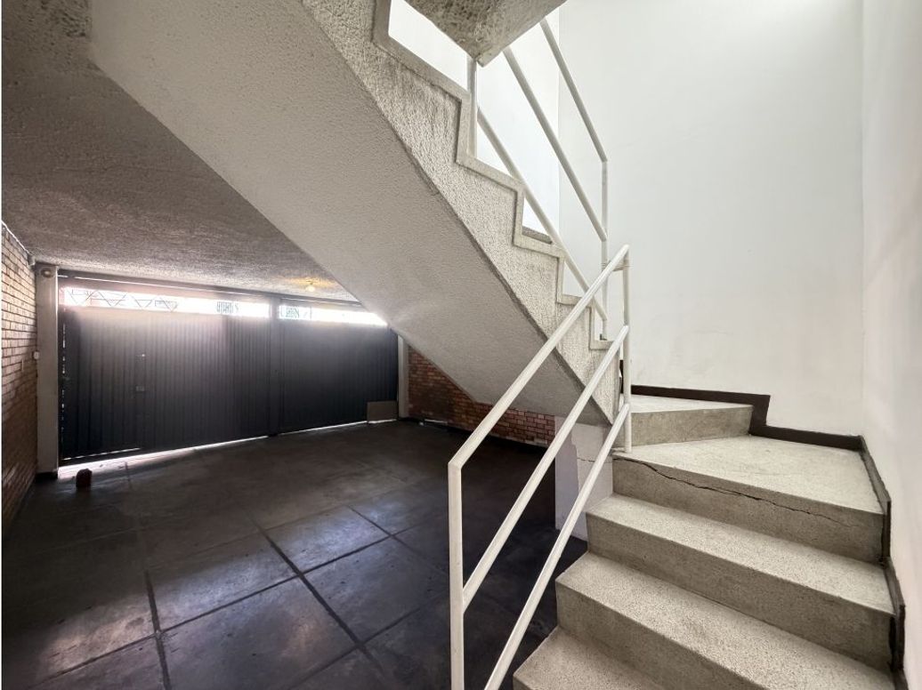 Casa de 11 alcobas en arriendo en Lago Gaitan, Bogotá, 390 m² · foto 16 de 20