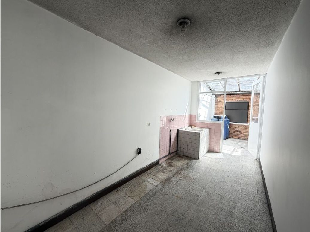 Casa de 11 alcobas en arriendo en Lago Gaitan, Bogotá, 390 m² · foto 10 de 20