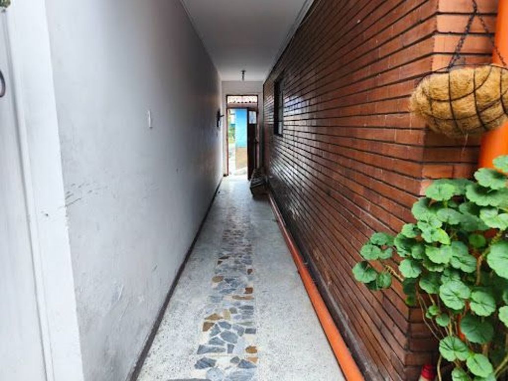Casa de 7 alcobas en venta en Belen, Bogotá, 286 m² · foto 2 de 14