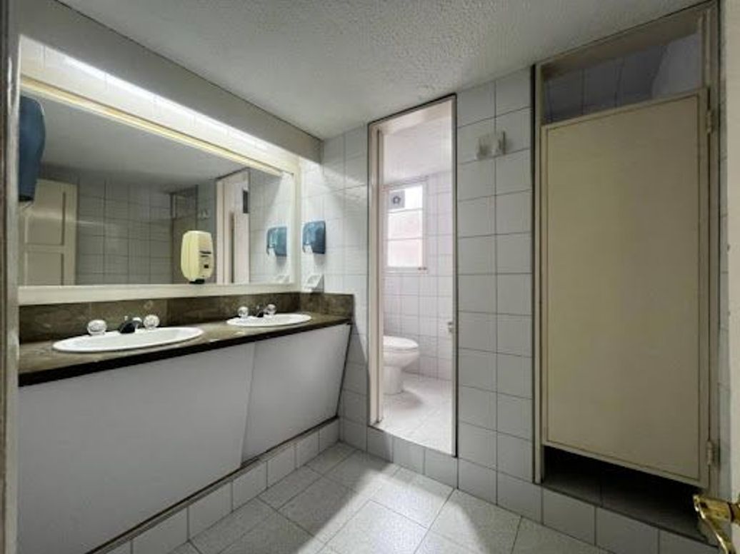 Casa de 8 alcobas en arriendo en Chapinero Alto, Bogotá, 300 m² · foto 8 de 17