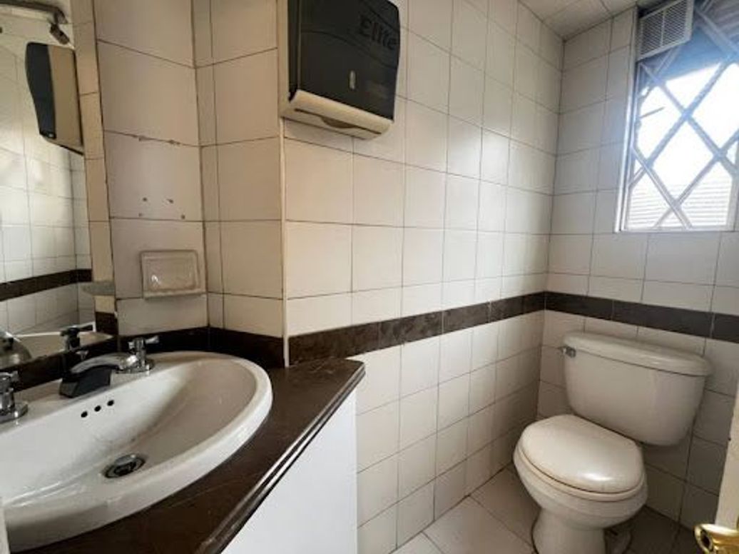 Casa de 8 alcobas en arriendo en Chapinero Alto, Bogotá, 300 m² · foto 6 de 17