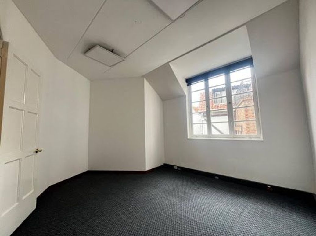 Casa de 8 alcobas en arriendo en Chapinero Alto, Bogotá, 300 m² · foto 10 de 17
