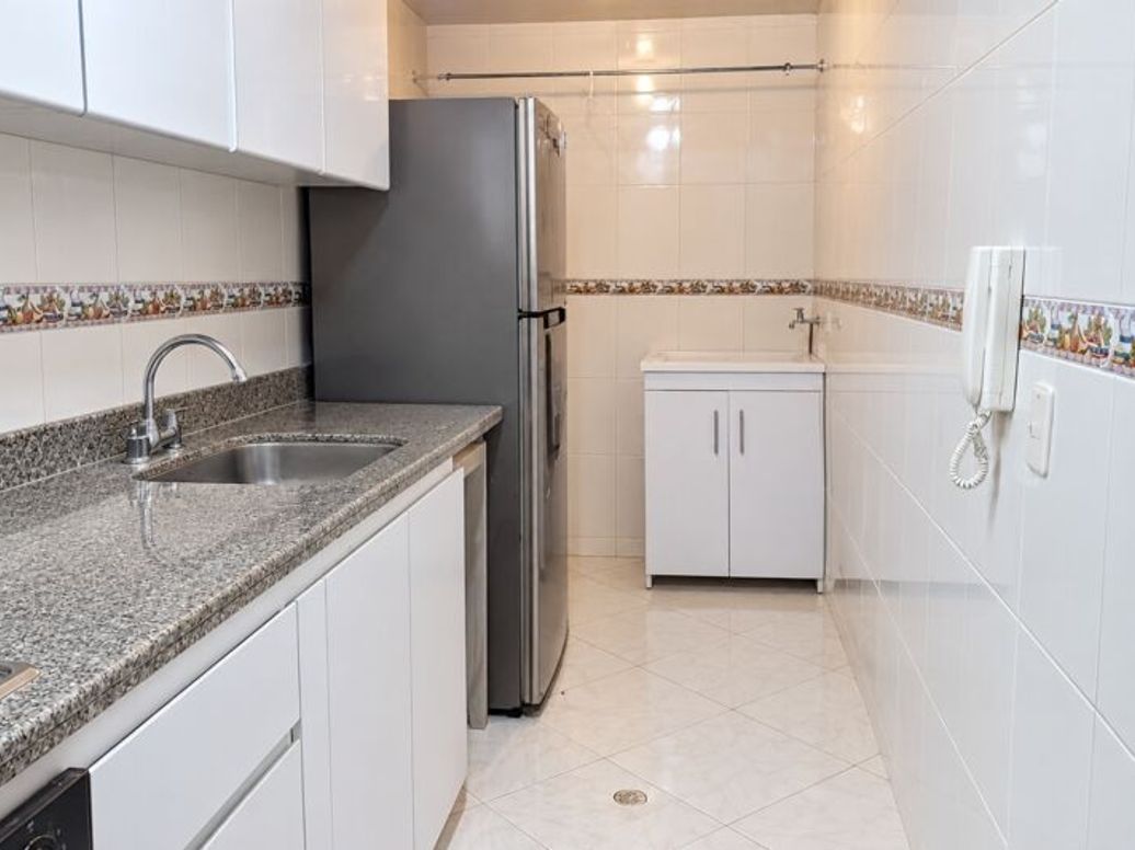 Apartamento de 3 alcobas en arriendo en Los Cedros Oriental, Bogotá, 74 m² · foto 3 de 6