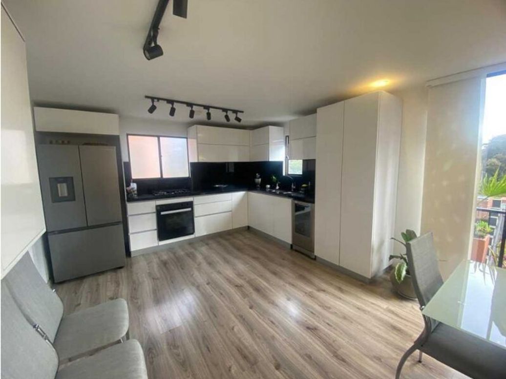Apartamento de 3 alcobas en venta en Las Acasias, Bogotá, 141 m² · foto 3 de 15