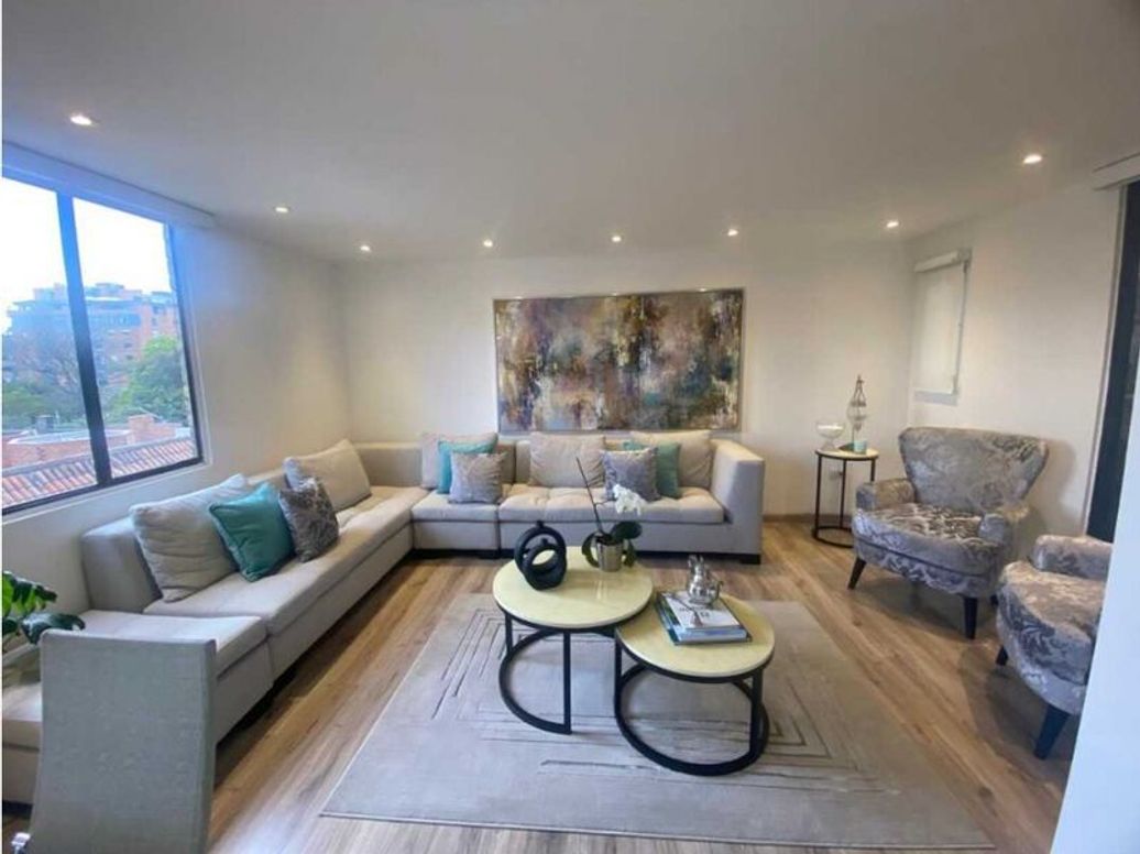 Apartamento de 3 alcobas en venta en Las Acasias, Bogotá, 141 m² · foto 2 de 15