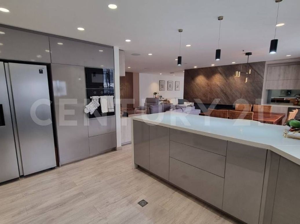 Apartamento de 3 alcobas en venta en Buganvilla, Bogotá, 180 m² · foto 6 de 17