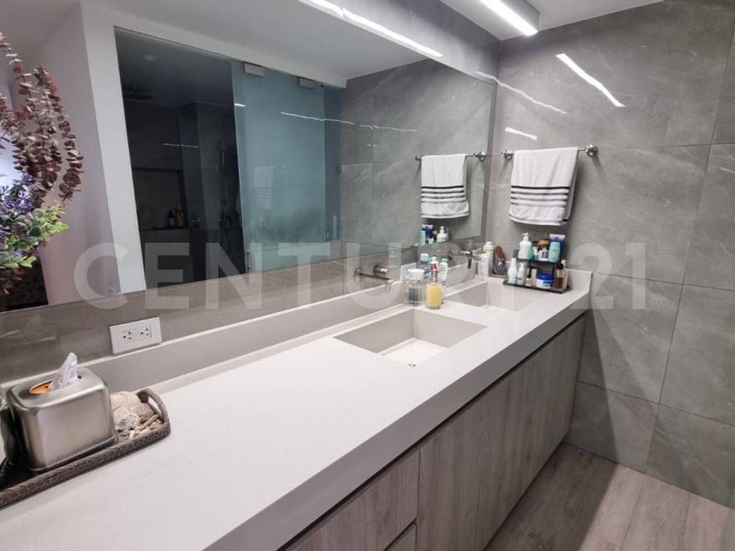 Apartamento de 3 alcobas en venta en Buganvilla, Bogotá, 180 m² · foto 14 de 17