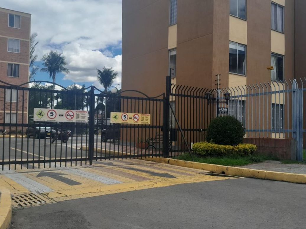 Apartamento de 3 alcobas en venta en Bolivia, Bogotá, 68 m² · foto 2 de 20