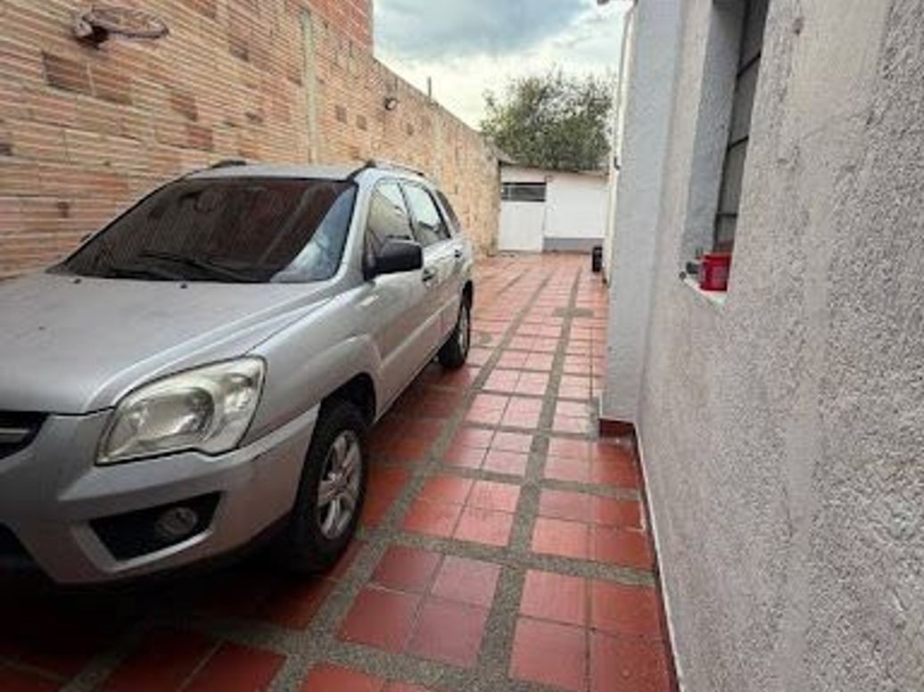 Casa de 5 alcobas en arriendo en Fontibón, Bogotá, 348 m² · foto 19 de 20