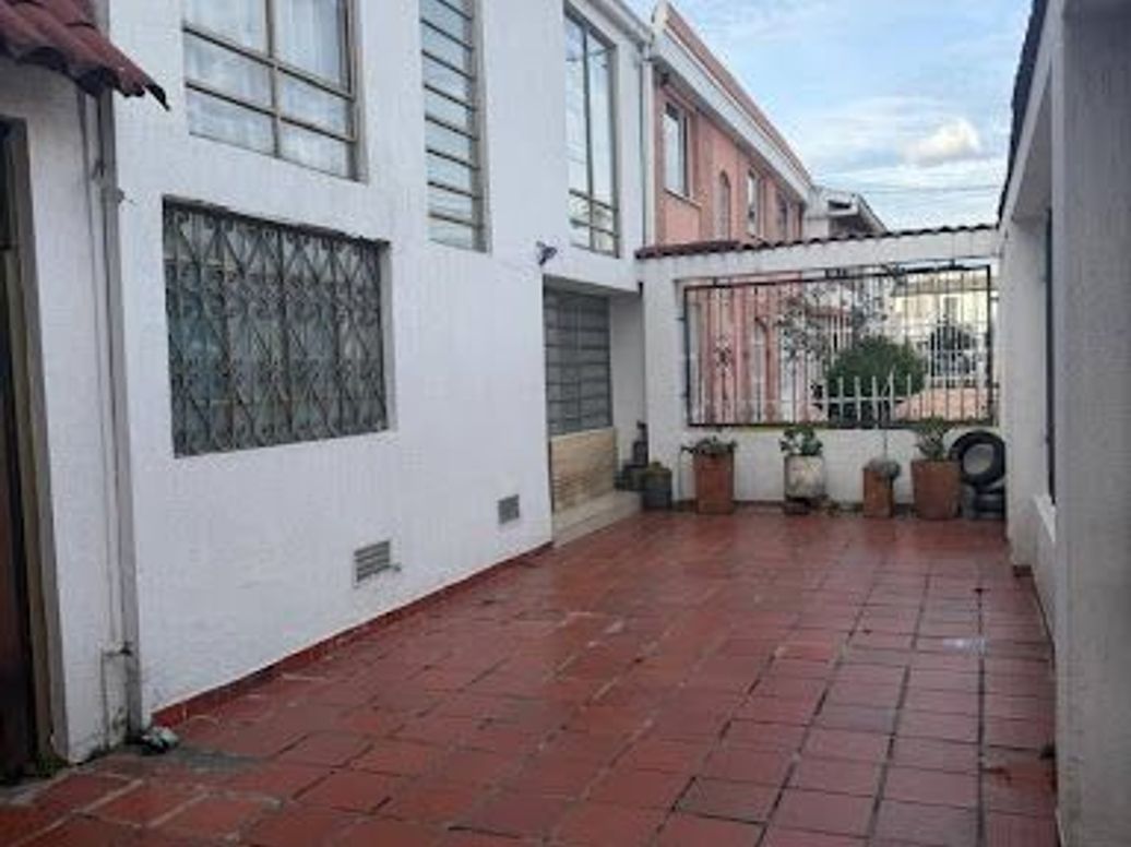 Casa de 5 alcobas en arriendo en Fontibón, Bogotá, 348 m² · foto 2 de 20