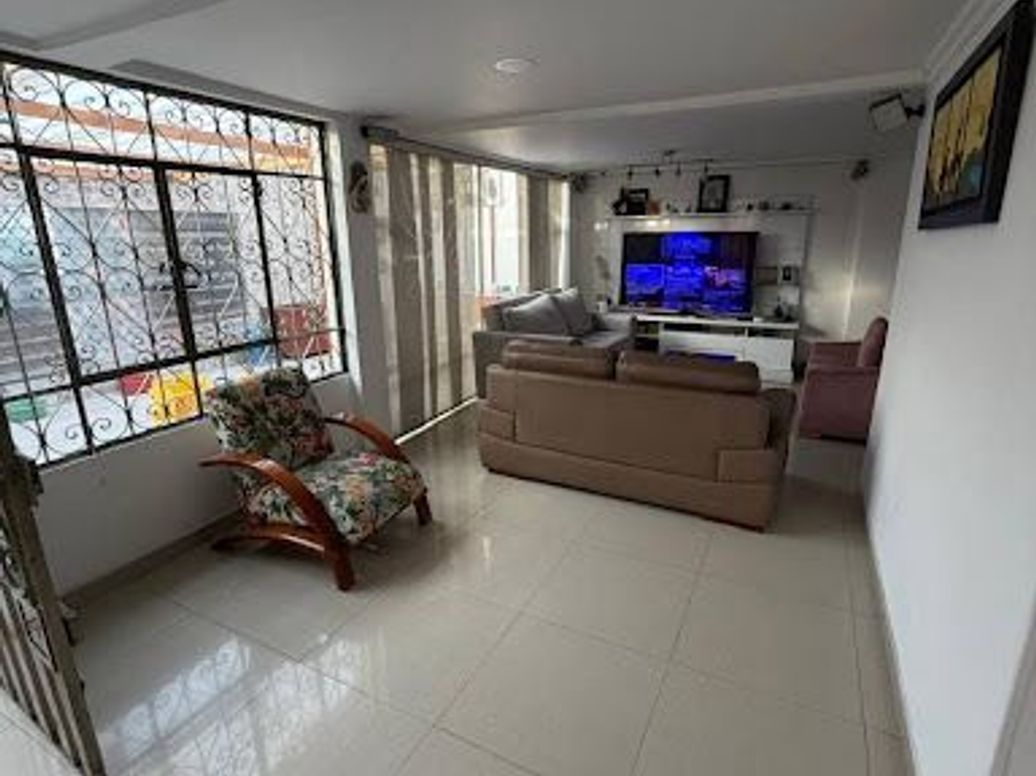Casa de 5 alcobas en arriendo en Fontibón, Bogotá, 348 m² · foto 6 de 20