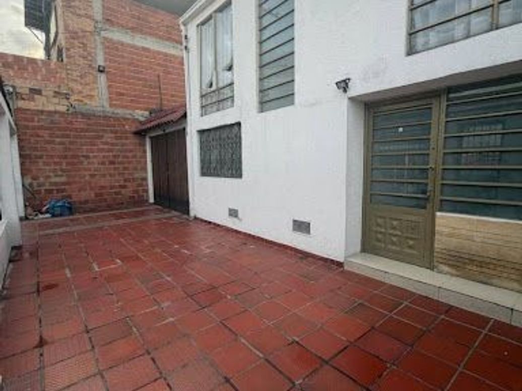 Casa de 5 alcobas en arriendo en Fontibón, Bogotá, 348 m² · foto 3 de 20