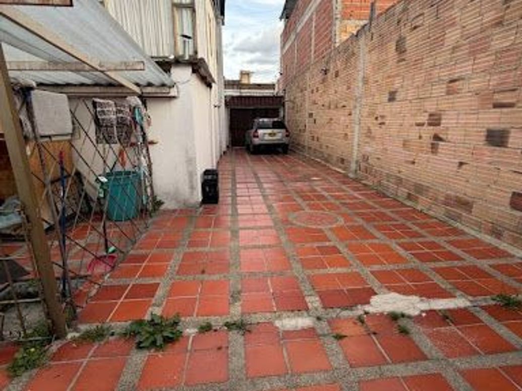 Casa de 5 alcobas en arriendo en Fontibón, Bogotá, 348 m² · foto 20 de 20