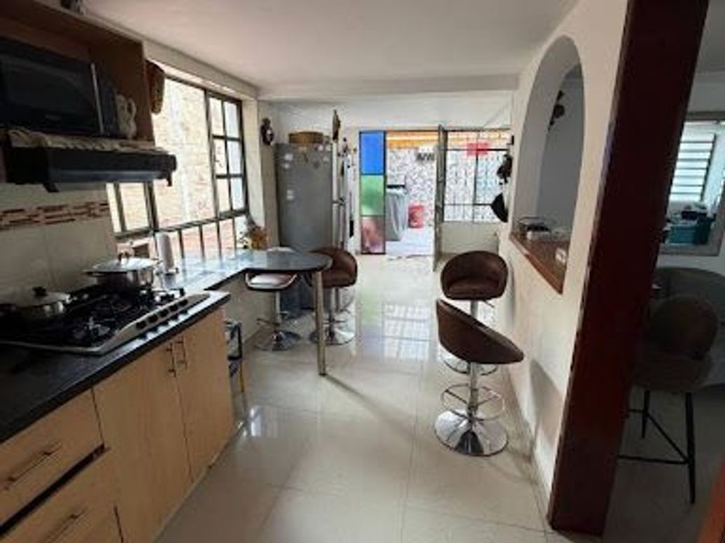Casa de 5 alcobas en arriendo en Fontibón, Bogotá, 348 m² · foto 13 de 20