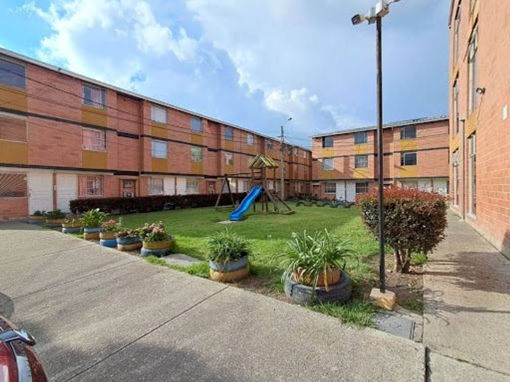 Casa de 3 alcobas en venta en Berlín, Bogotá, 56 m² · foto 2 de 20