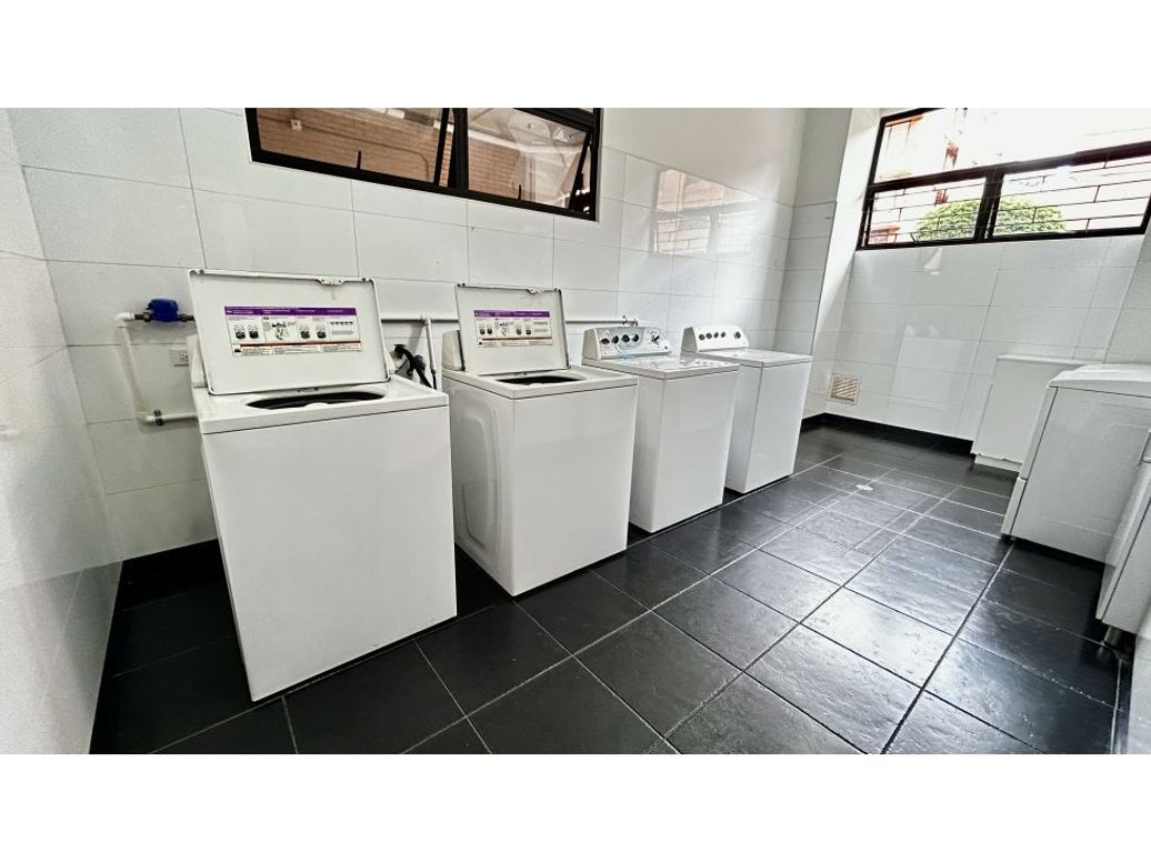Apartaestudio en venta en Santa Barbara Occidental, Bogotá, 40 m² · foto 16 de 17