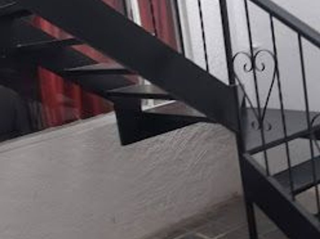 Casa de 8 alcobas en venta en Molinos Del Sur, Bogotá, 227 m² · foto 10 de 11